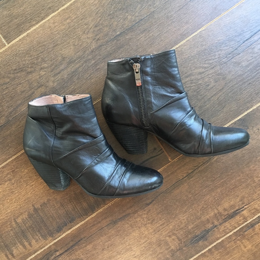 Vince Camuto Zip Booties Black 6.5